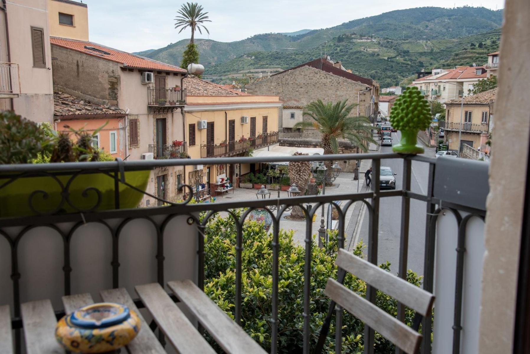 The Palace B&B And Apartments Santo Stefano di Camastra Exterior foto